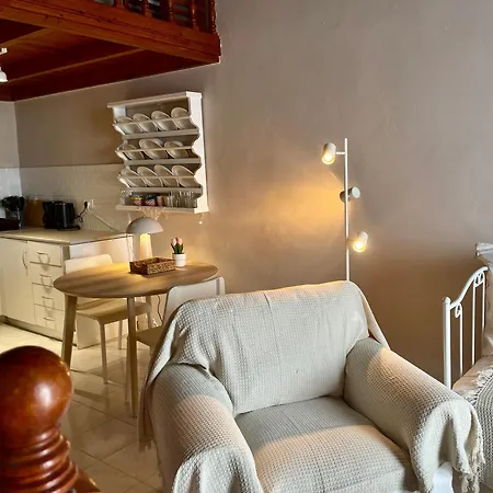 Hiona-seafront * Χάλκη