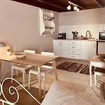 Hiona-seafront Apartment *