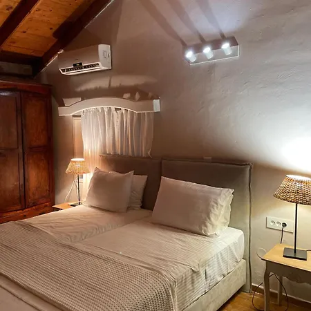 Hiona-seafront Chalki Town