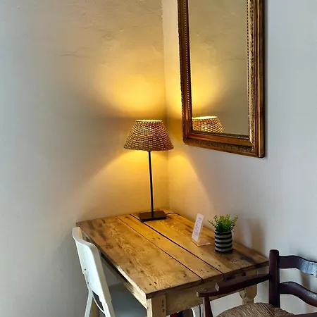 Hiona-seafront Apartament