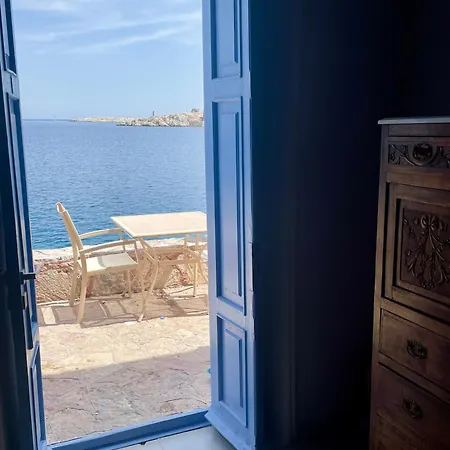 Hiona-seafront דירה