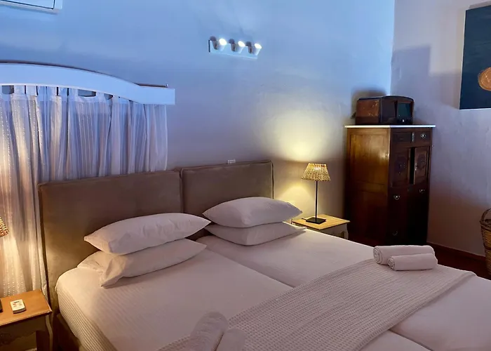 Hiona-seafront Chalki Town