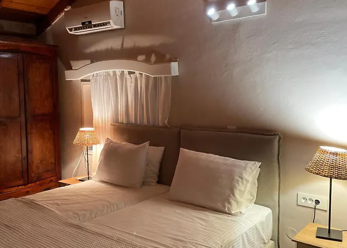 Hiona-seafront Chalki Town