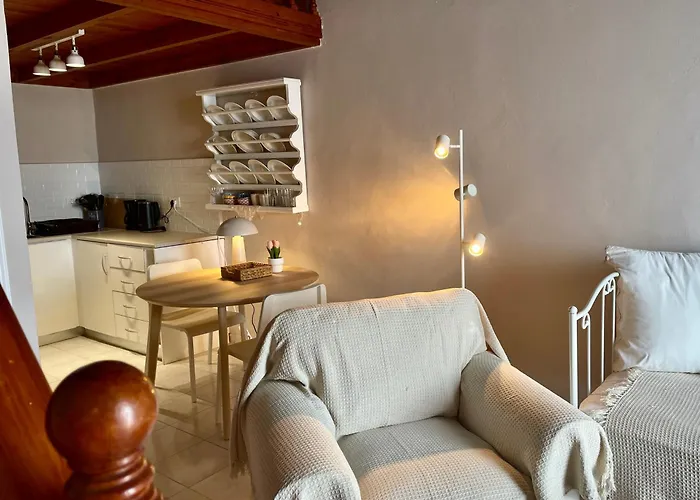 Hiona-seafront * Chalki Town